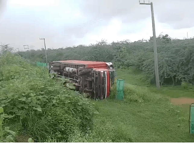Mail Parcel Container Overturns on Highway in Etah, Traffic Disrupted