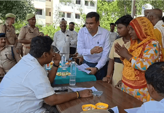 DM Takes Strict Stand at Thana Samadhan Diwas, Warns Negligent Officials of Suspension