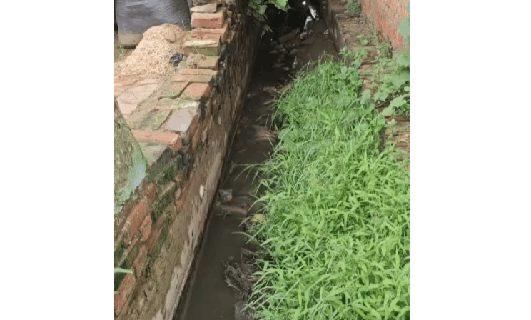 Clogged Drain Causes Waterlogging in Sarangpur Village, Residents Demand Immediate Cleaning