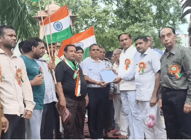 Hapur: All India Hindustan Congress Party Submits Memorandum Against Corruption and Inflation