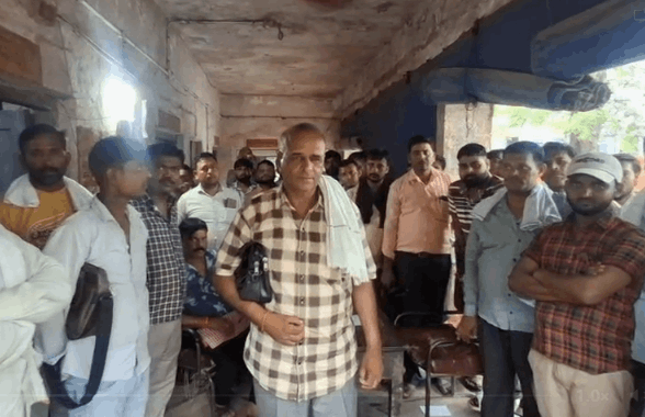 Etah Roadways Staff Halt Bus Services Over Alleged Misconduct With Driver