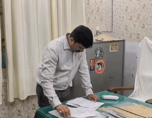DM Arvind Singh Conducts Surprise Inspection at ARTO Office