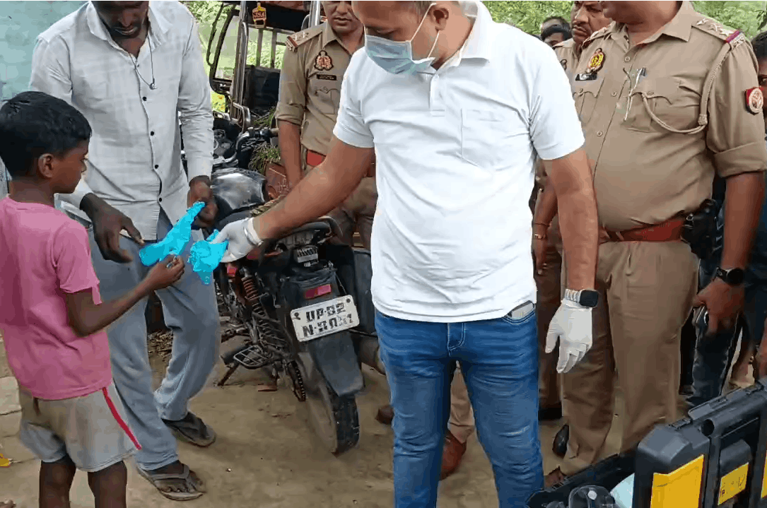 Etah: Burglars Break Through Wall in Mitolia Village, Decamp with Cash and Jewellery Worth Lakhs
