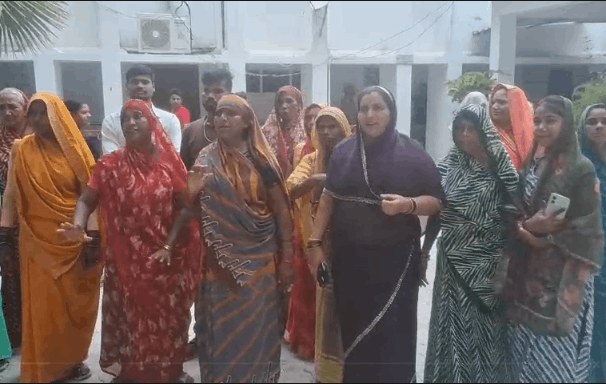 Azadpura Residents Protest Water Supply Issue, Seek Immediate Administrative Action