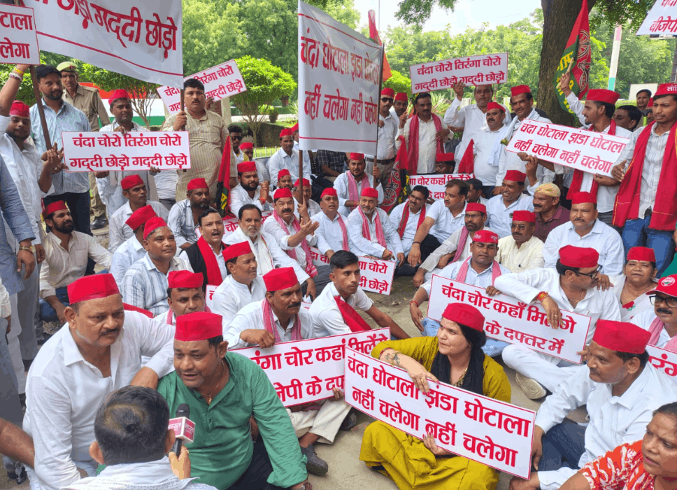 Samajwadi Party Protests in Firozabad Over Alleged Temple Donation and Tricolour Purchase Irregularities