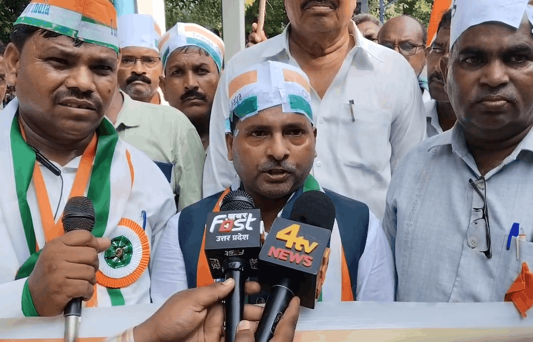 Sanitation Workers Hold Tiranga Yatra in Ambedkar Nagar, Demand Restoration of Old Pension Scheme
