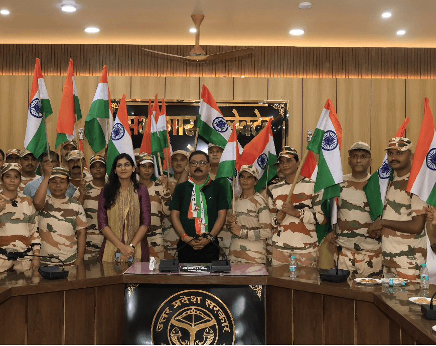 Bareilly Echoes with Patriotic Slogans as DM Leads Tiranga Yatra