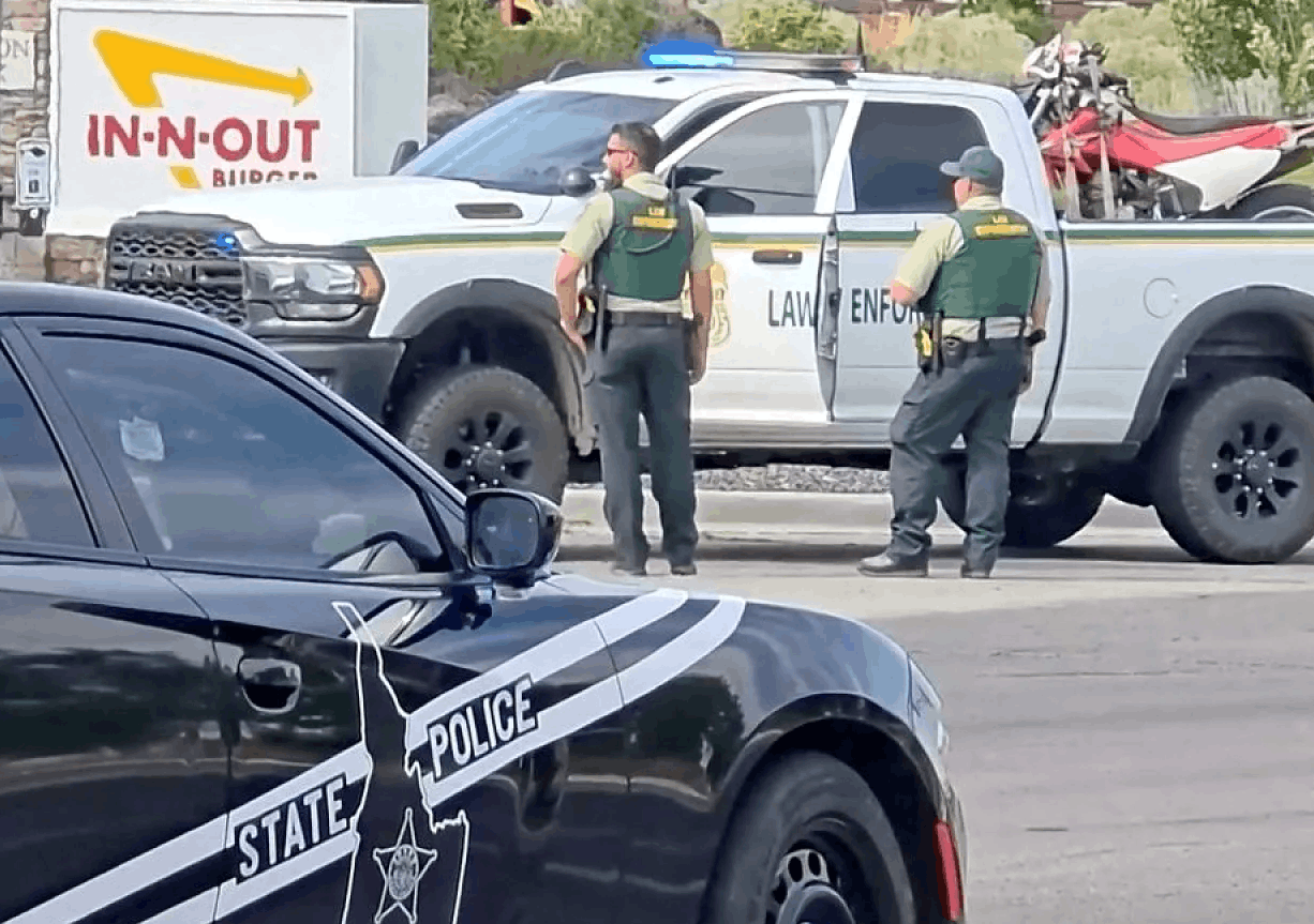 Mass Shooting at US Restaurant Leaves 3 Dead, 7 Injured; Gunman Killed