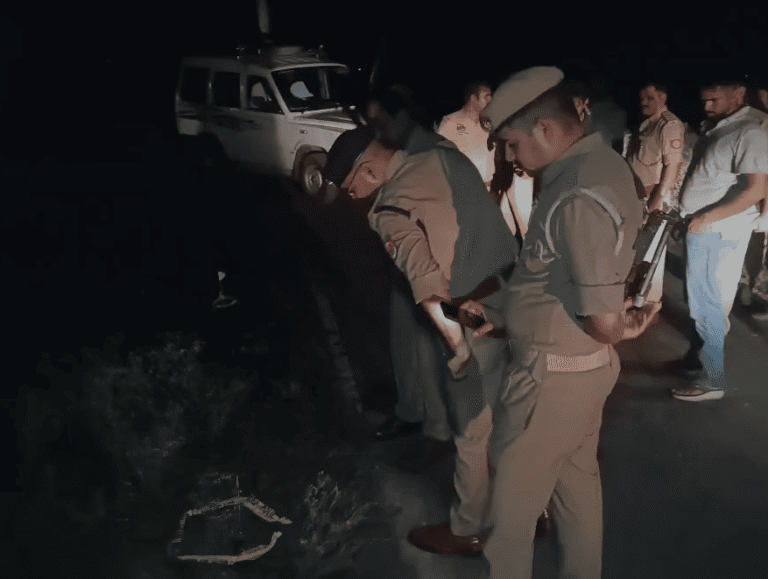 Police Encounter with Robbery Accused in Jalaun: One Injured, Two Surrender