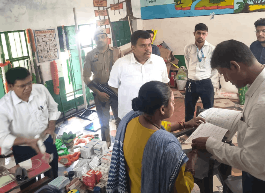 Sitapur DM Orders Action Against Headmaster, Teachers and ANM After Surprise Inspection