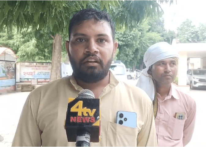 Farmers Protest in Fatehpur Over Closed Railway Underpass, Submit Memorandum to DM