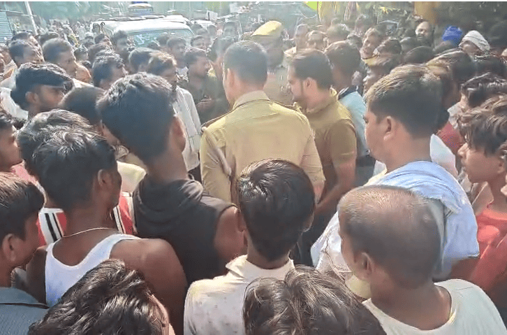 Sitapur: Villagers Block Road Demanding NDRF After Young Woman Drowns in Ghagharia River