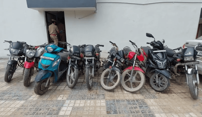 Ghaziabad Police Arrest Two Vehicle Thieves, Recover 9 Stolen Motorcycles