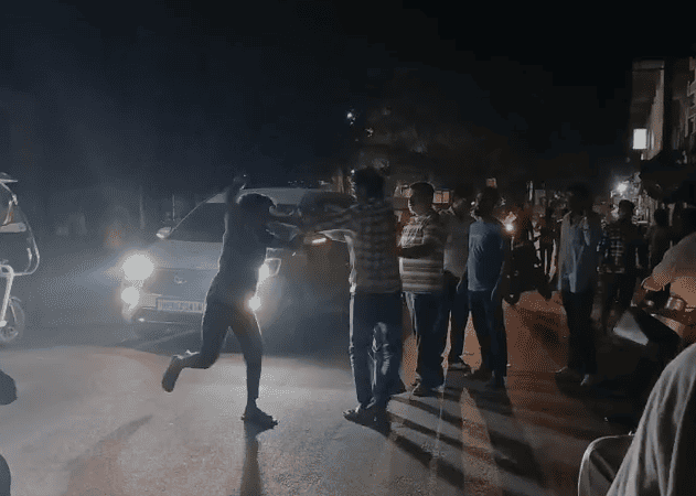 Hamirpur: Passenger Assault Allegedly by Private Bus Staff Over Seat Dispute, Video Goes Viral