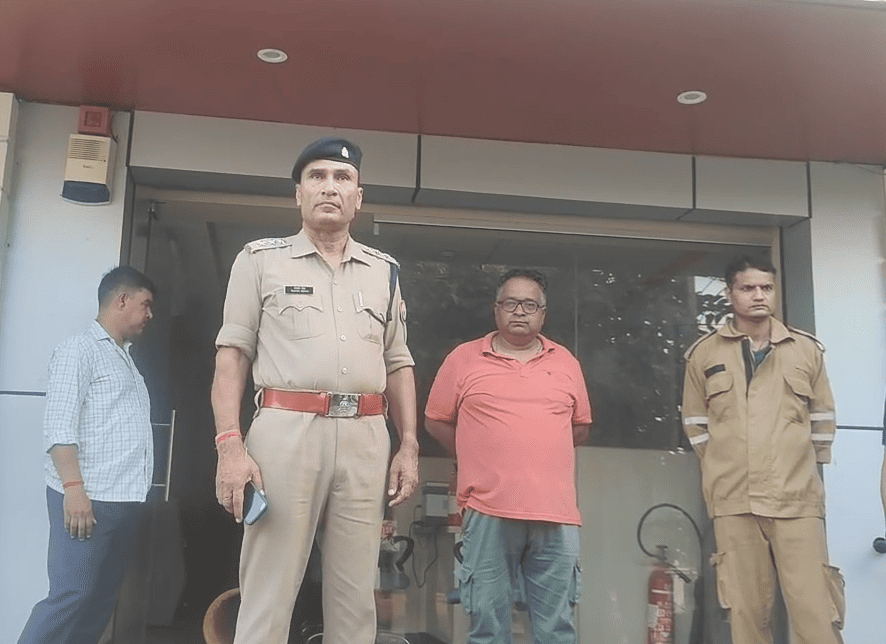 Fire Breaks Out at IDBI Bank in Auraiya, Firefighters Rush to Control Smoke