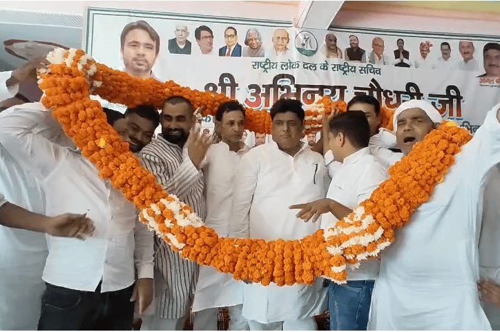 RLD Workers Gather in Large Numbers to Welcome National Secretary Abhinay Chaudhary in Moradabad
