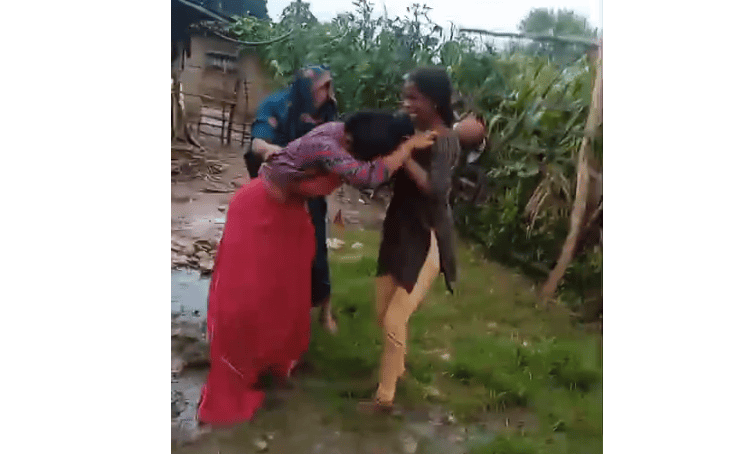 Woman Alleges Assault and Jewellery Snatching Over Wage Dispute in Sonbhadra