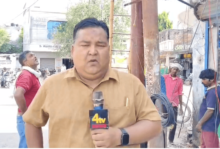 4TV News Report Prompts Action, Damaged Electric Pole Replaced in Gorakhpur