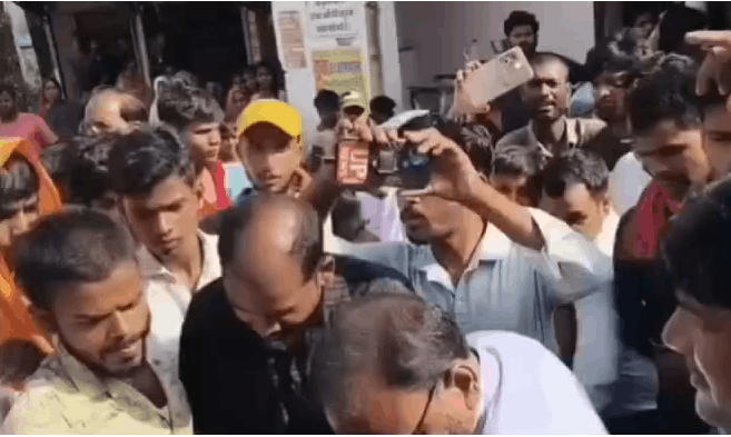 Kushinagar Schoolgirl Death: Family Takes Body Home Without Postmortem After Road Protest