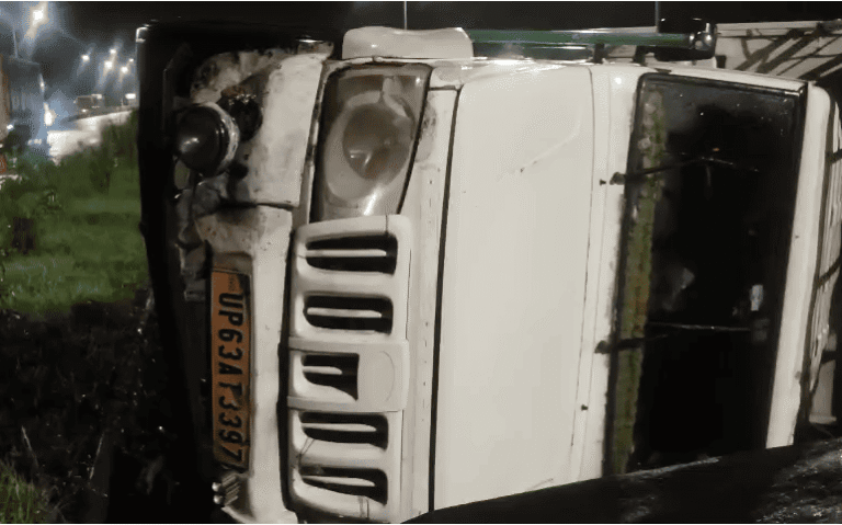 Head-On Collision Between Loader and Motorcycle in Fatehpur Leaves One Dead, Another Critical