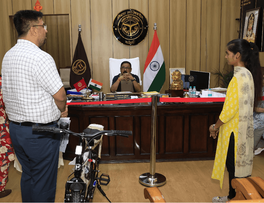 Bareilly DM Gifts New Bicycle to ITI Student After Theft
