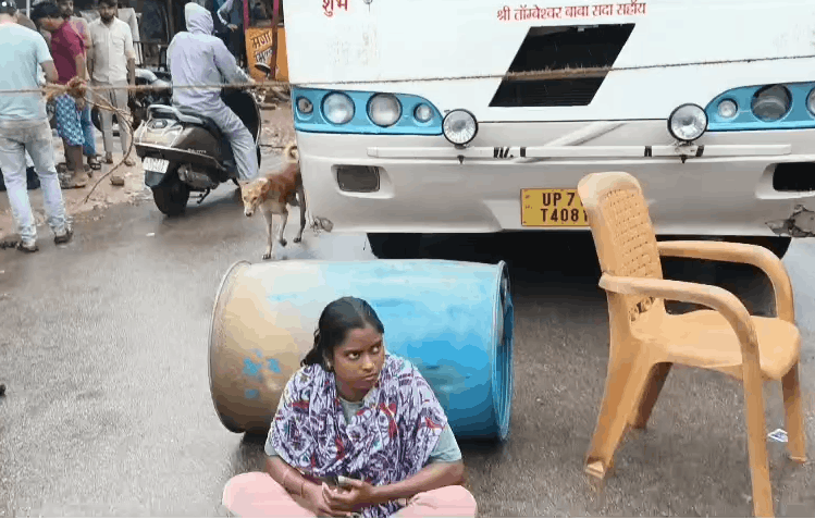 Woman Stages Road Protest in Fatehpur Over House Construction Dispute