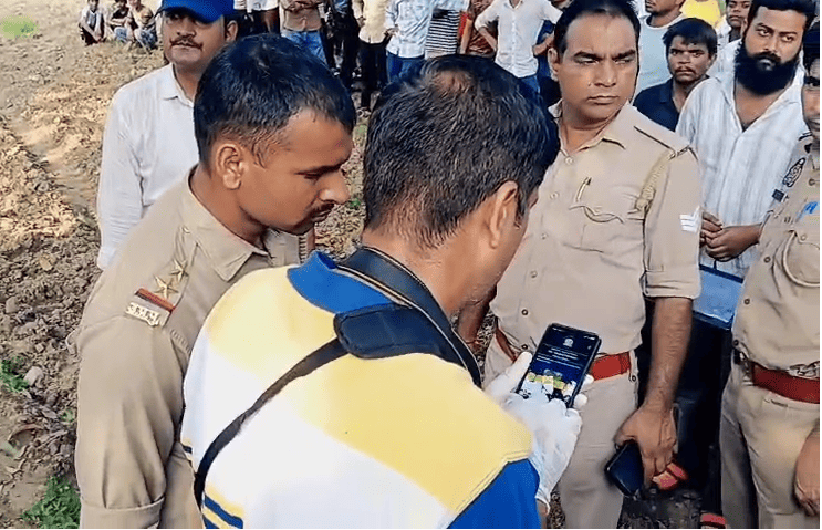 Bulandshahr: Young Man Found Hanging from Tree in Mango Orchard, Police Probe Underway