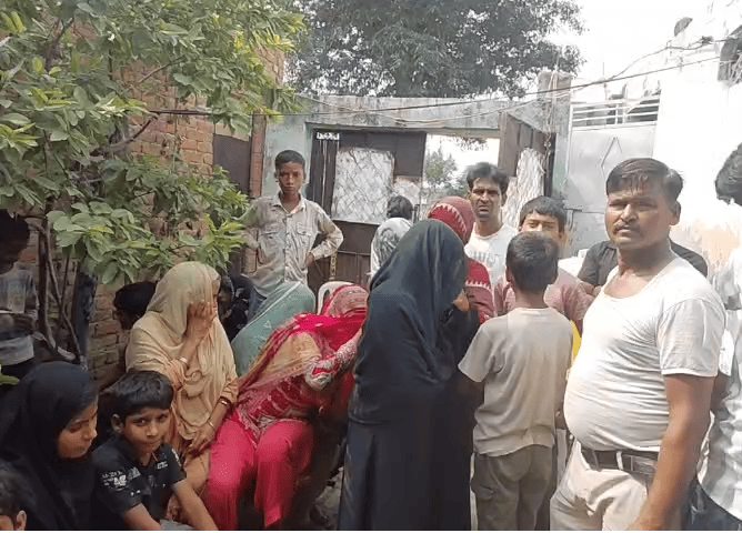 Armed Robbery Alleged at Scrap Trader's House in Ghaziabad, Family Held Hostage