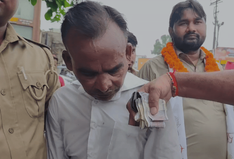 Pickpocket Caught Red-Handed During Janmashtami Procession in Etah, Handed Over to Police