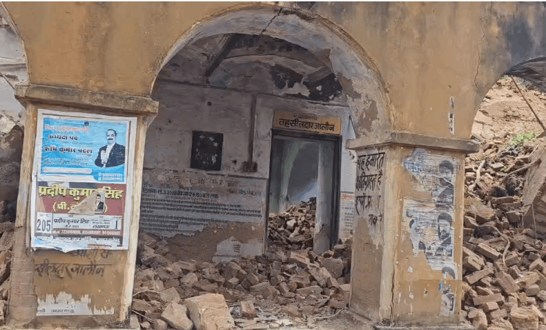 200-Year-Old Historic Taibai Palace Collapses in Jalaun, Once Housed the Tehsil Office