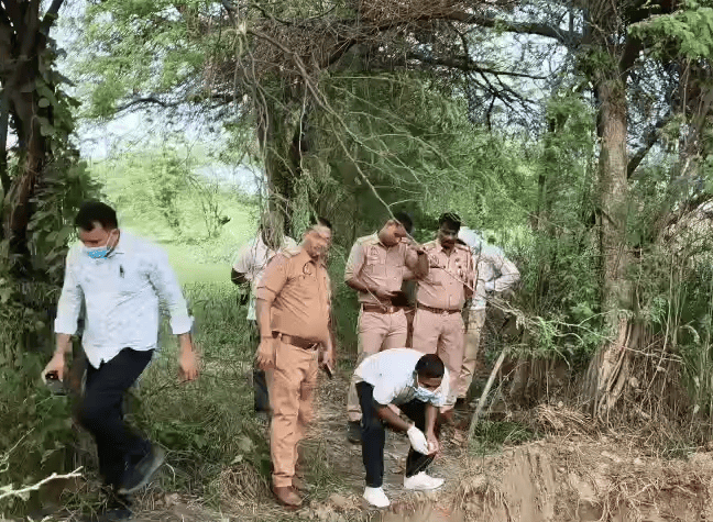 Auraiya: Unidentified Woman’s Body Recovered from Forest Pit, Probe Underway
