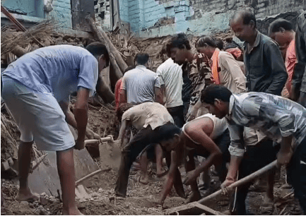 Four Family Members Killed, One Injured After Mud House Collapses in Kanpur