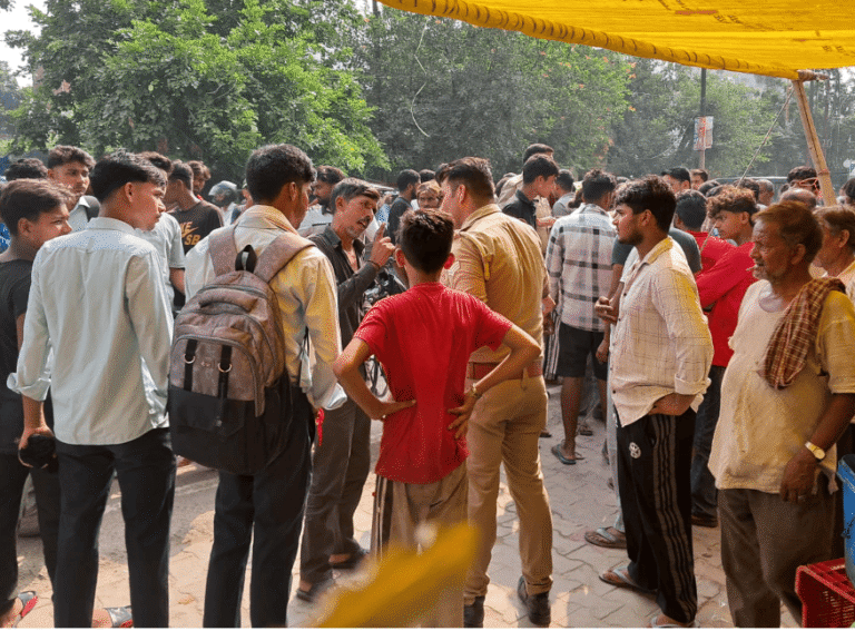 Bulandshahr: Minor E-Rickshaw Driver Collides with School Students' Bike, Chaos Erupts on Road