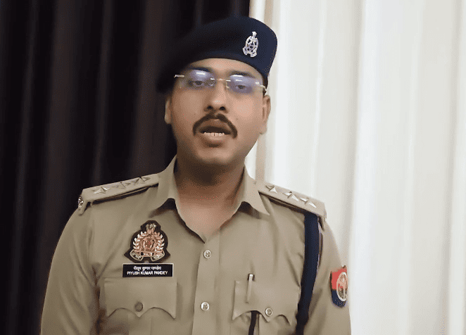 Jhansi Police Crack Down on Illegal Liquor in Garautha Circle, 12 Arrested