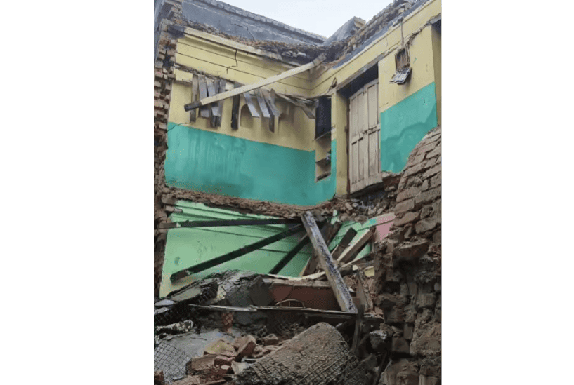 Heavy Rains Trigger Collapse of Two Dilapidated Buildings in Bareilly, Major Tragedy Averted
