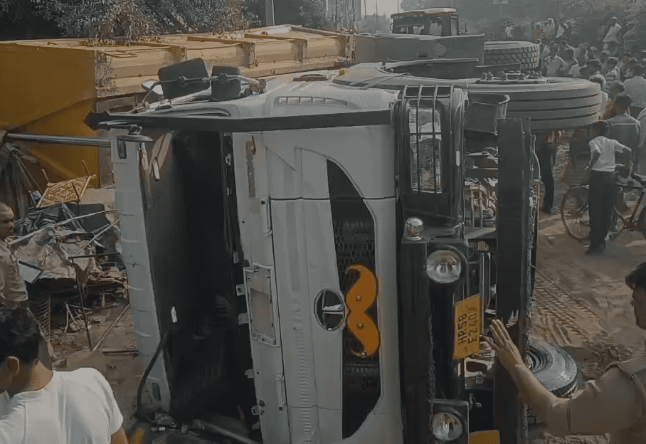 Bulandshahr: Sand-Laden Dumper Overturns on Hut, Child Feared Trapped
